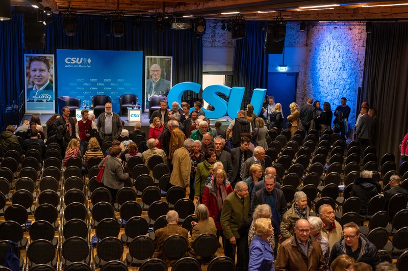Dr. Markus S&ouml;der kam zur Talkrunde im Vorfeld der Kommunalwahl ins Magazin 3 in Bad Reichenhall - gemeinsam Landratskandidat Bernhard Kern und OB-Kaniddat Dr. Christoph Lung.&nbsp;