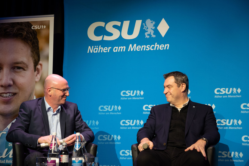 Dr. Markus S&ouml;der kam zur Talkrunde im Vorfeld der Kommunalwahl ins Magazin 3 in Bad Reichenhall - gemeinsam Landratskandidat Bernhard Kern und OB-Kaniddat Dr. Christoph Lung.&nbsp;